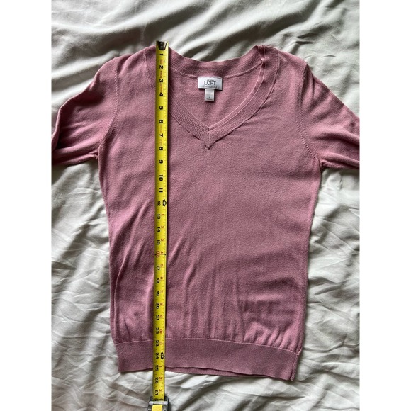 EUC Ann Taylor LOFT VNeck Sweater Mauve Pink size Small - Picture 5 of 7